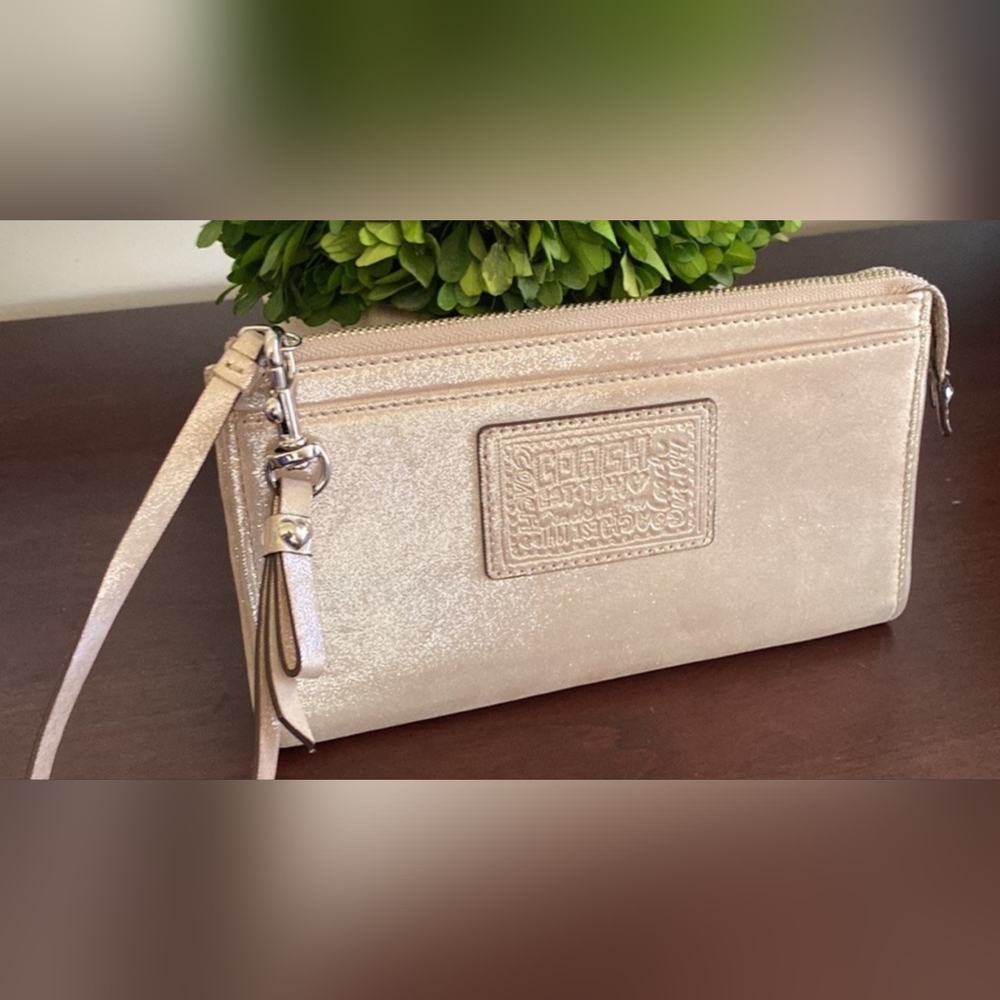 COACH POPPY PALE GOLD SHIMMER METALLIC WRISTLET WALLET EUC